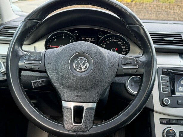 volkswagen-passat-diesel-2013-big-11