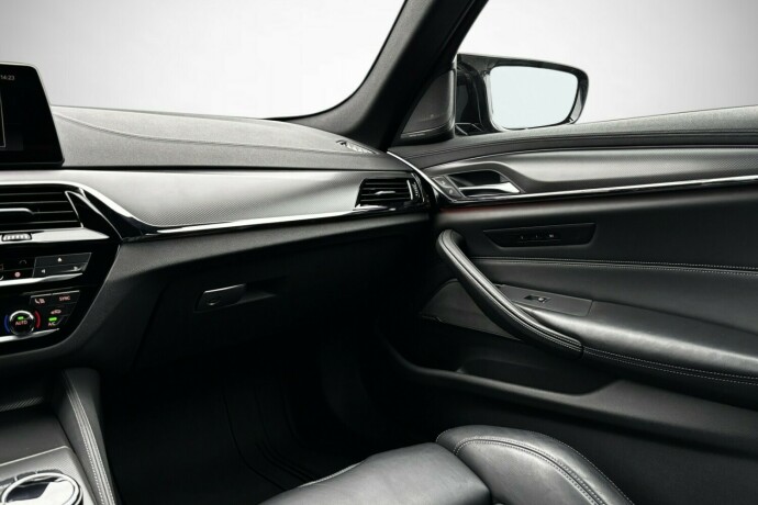 bmw-m5-bensin-2019-big-40