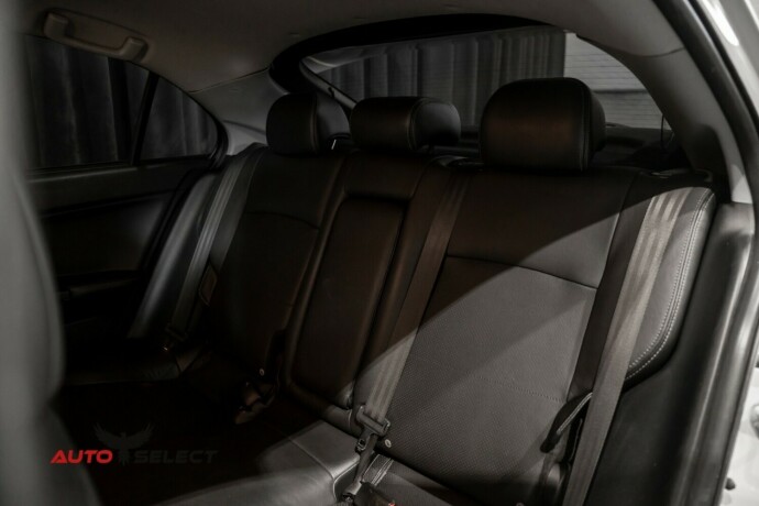 mitsubishi-lancer-bensin-2010-big-15