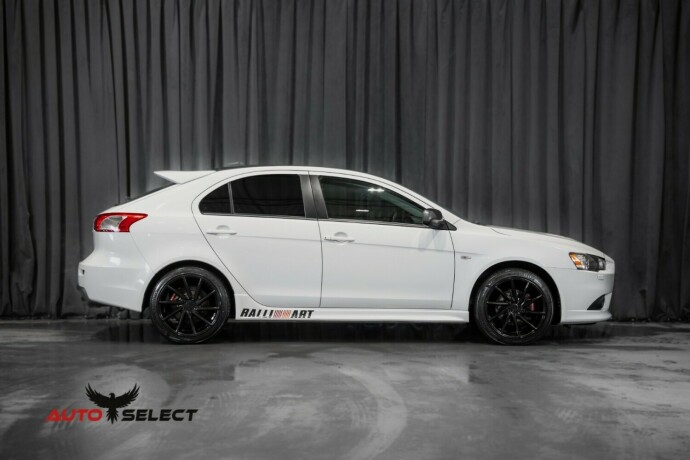 mitsubishi-lancer-bensin-2010-big-11