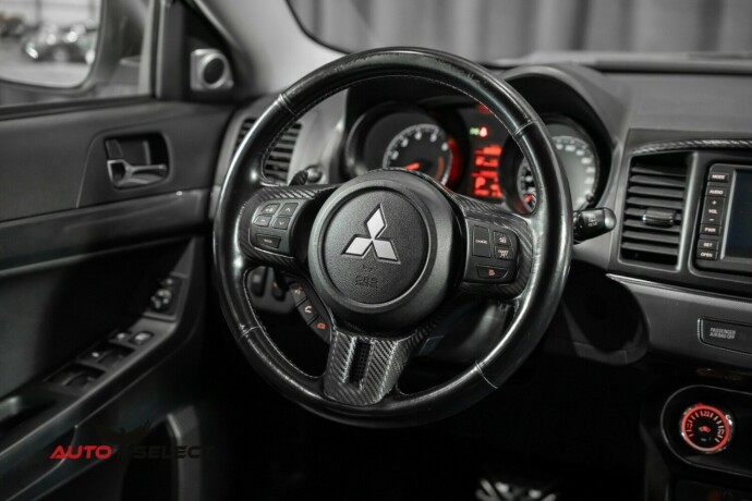 mitsubishi-lancer-bensin-2010-big-22