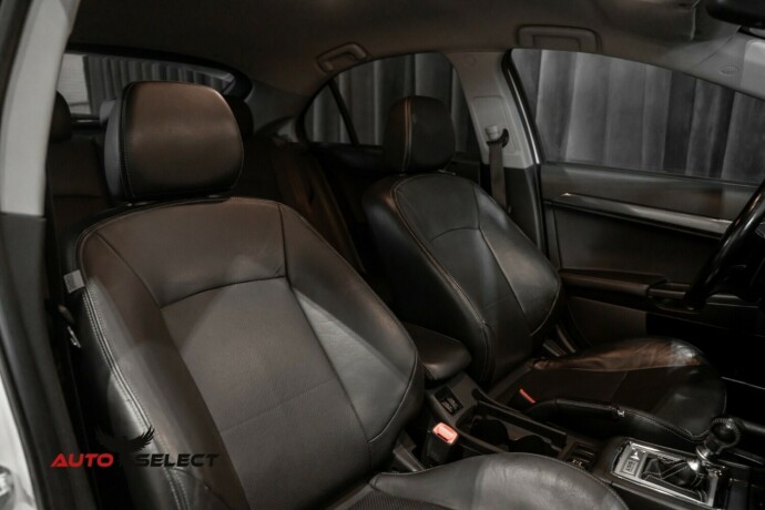 mitsubishi-lancer-bensin-2010-big-18