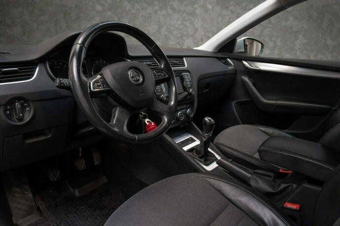 skoda-octavia-diesel-2013-big-25