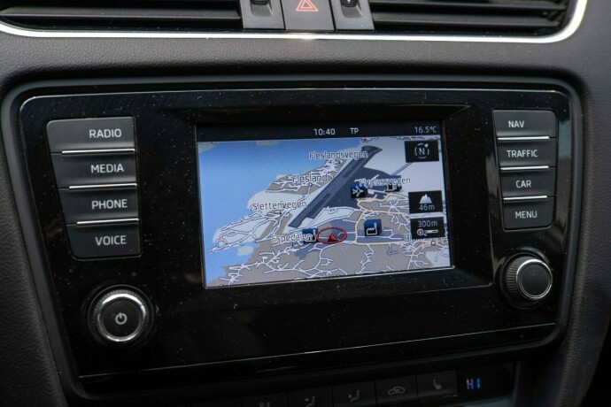 skoda-octavia-diesel-2013-big-20