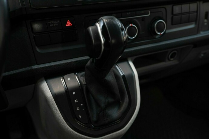 volkswagen-transporter-diesel-2018-big-19