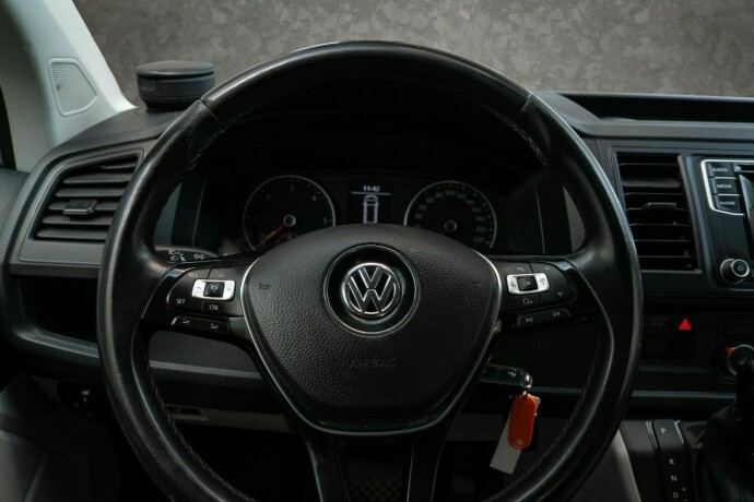 volkswagen-transporter-diesel-2018-big-15