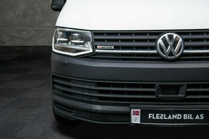 volkswagen-transporter-diesel-2018-big-6