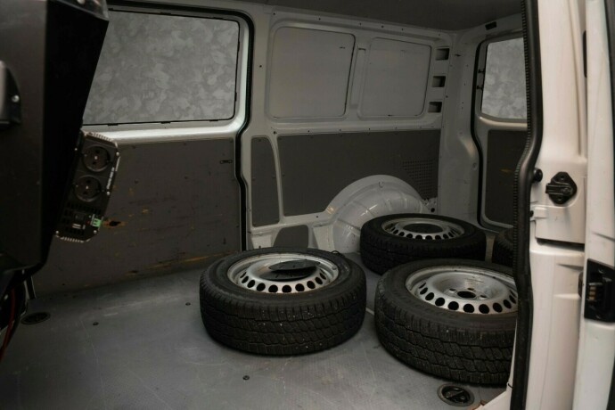 volkswagen-transporter-diesel-2018-big-13