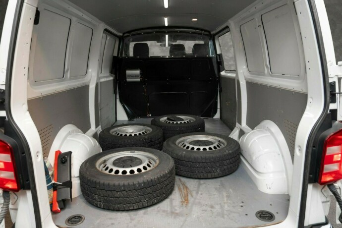 volkswagen-transporter-diesel-2018-big-11