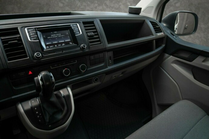 volkswagen-transporter-diesel-2018-big-18