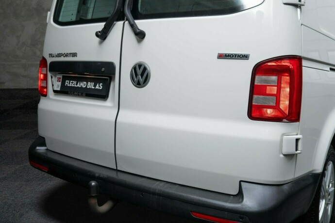 volkswagen-transporter-diesel-2018-big-10