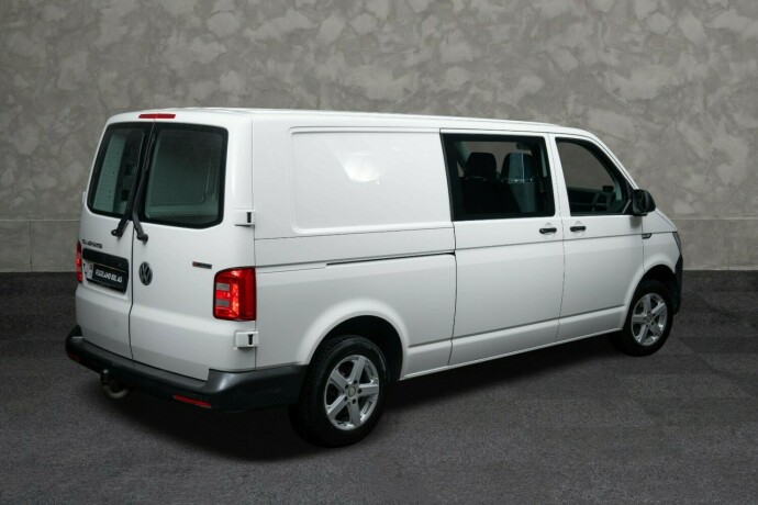 volkswagen-transporter-diesel-2018-big-9