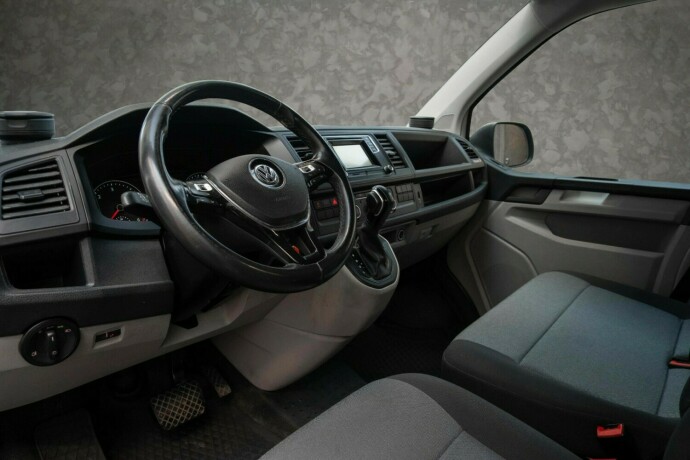 volkswagen-transporter-diesel-2018-big-25