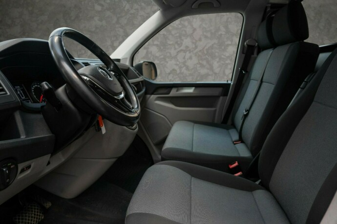 volkswagen-transporter-diesel-2018-big-24