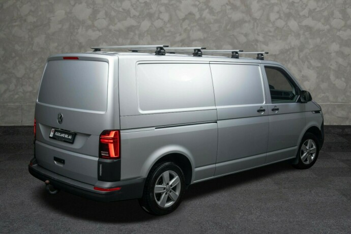 volkswagen-transporter-diesel-2021-big-10