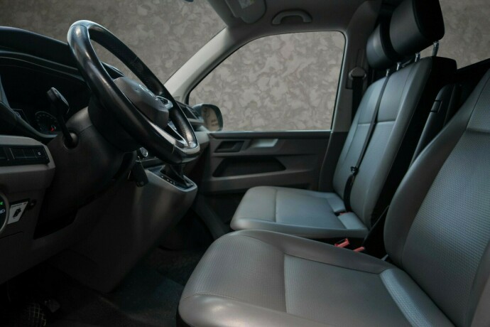 volkswagen-transporter-diesel-2021-big-26