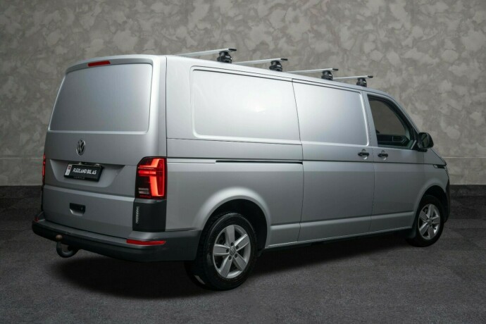 volkswagen-transporter-diesel-2021-big-9