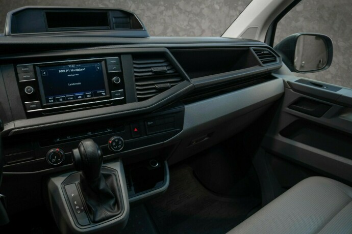 volkswagen-transporter-diesel-2021-big-19