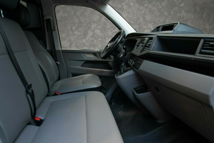 volkswagen-transporter-diesel-2021-big-28