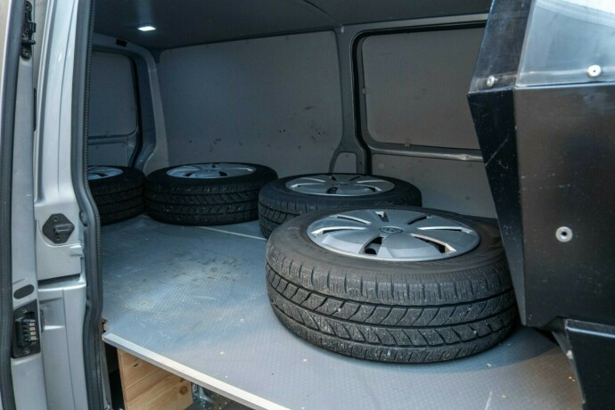 volkswagen-transporter-diesel-2021-big-13