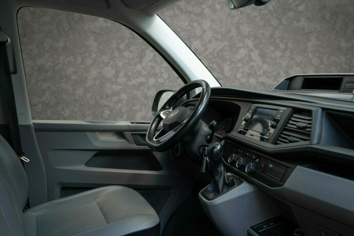 volkswagen-transporter-diesel-2021-big-29