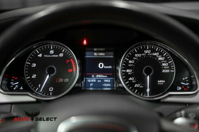 audi-s5-bensin-2010-big-31