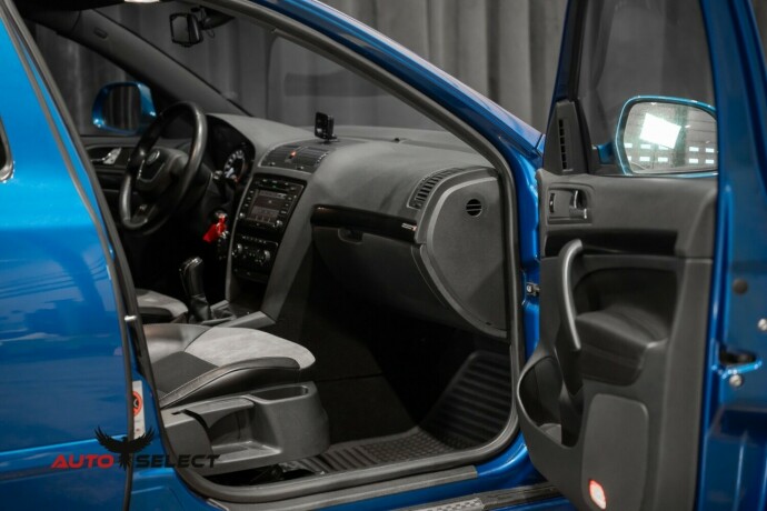 skoda-octavia-rs-diesel-2012-big-16