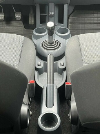 mitsubishi-colt-bensin-2012-big-16