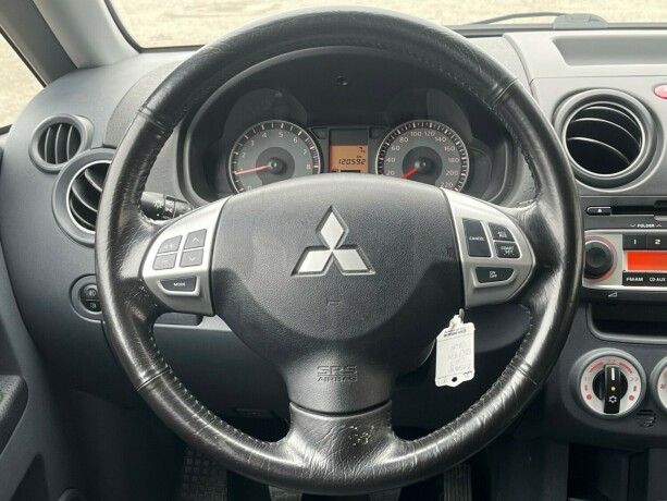 mitsubishi-colt-bensin-2012-big-11