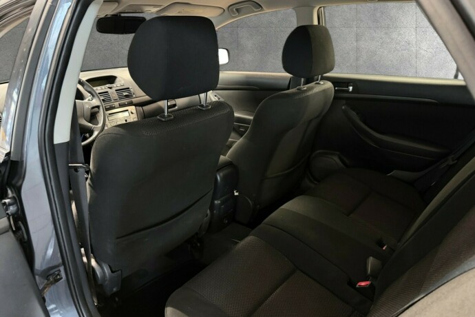 toyota-avensis-bensin-2006-big-12