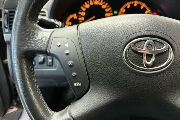 toyota-avensis-bensin-2006-big-24