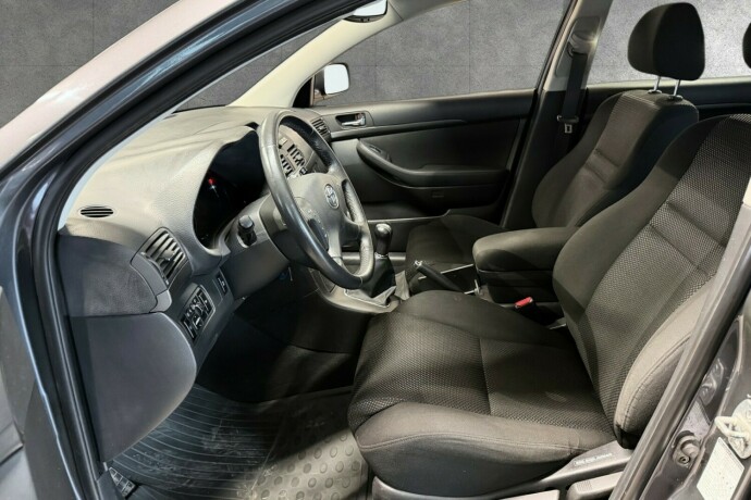 toyota-avensis-bensin-2006-big-11