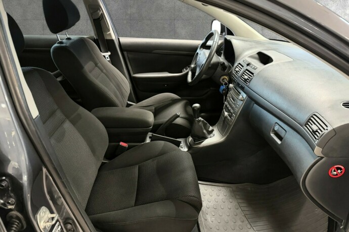 toyota-avensis-bensin-2006-big-17