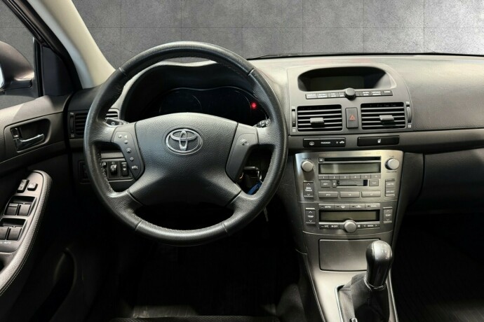 toyota-avensis-bensin-2006-big-10