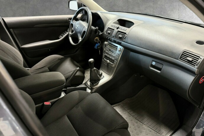 toyota-avensis-bensin-2006-big-18