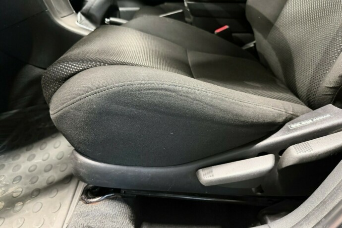 toyota-avensis-bensin-2006-big-25