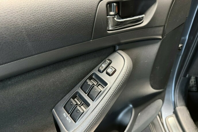 toyota-avensis-bensin-2006-big-26