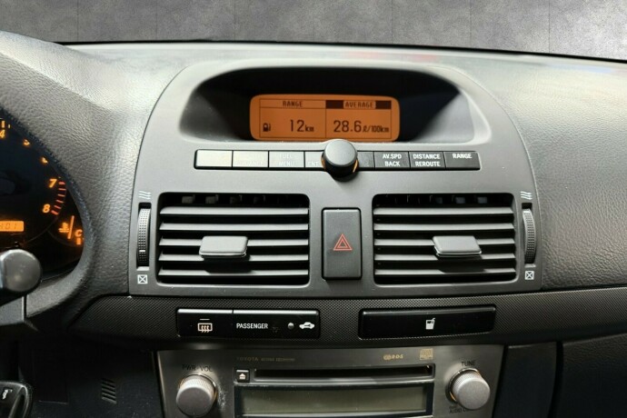 toyota-avensis-bensin-2006-big-19