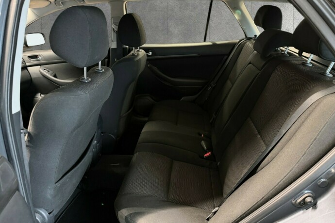 toyota-avensis-bensin-2006-big-13