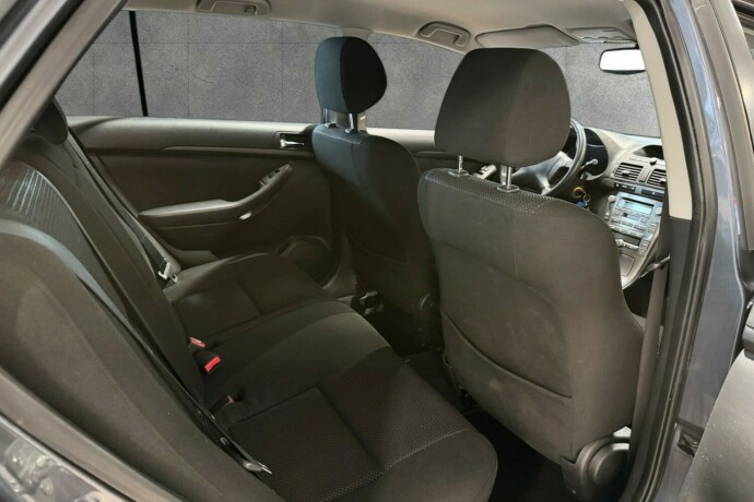 toyota-avensis-bensin-2006-big-14