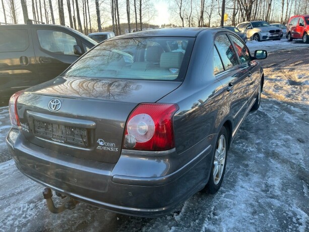toyota-avensis-bensin-2007-big-6
