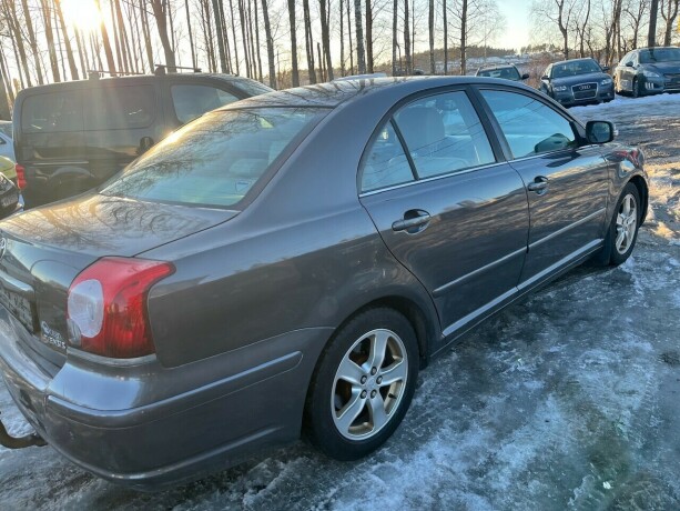 toyota-avensis-bensin-2007-big-4