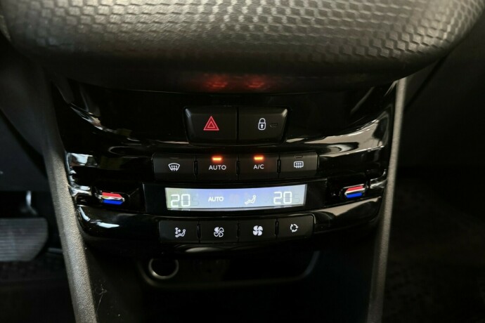 peugeot-2008-bensin-2017-big-18