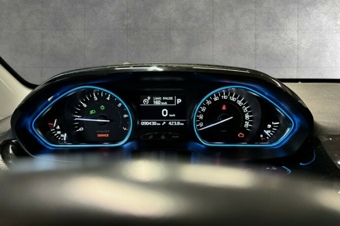 peugeot-2008-bensin-2017-big-22