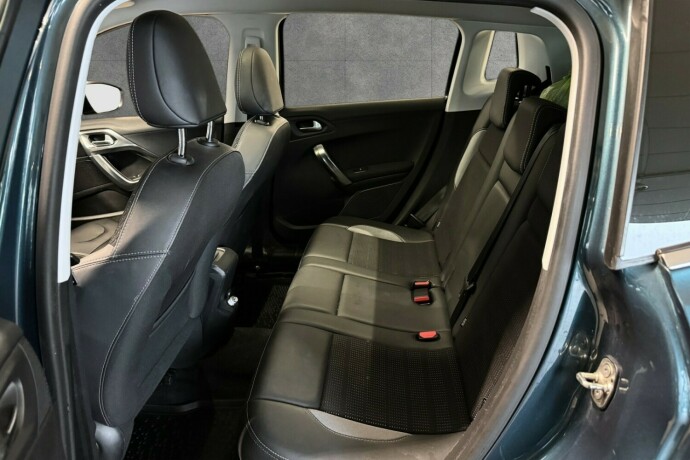 peugeot-2008-bensin-2017-big-13