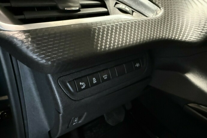 peugeot-2008-bensin-2017-big-25