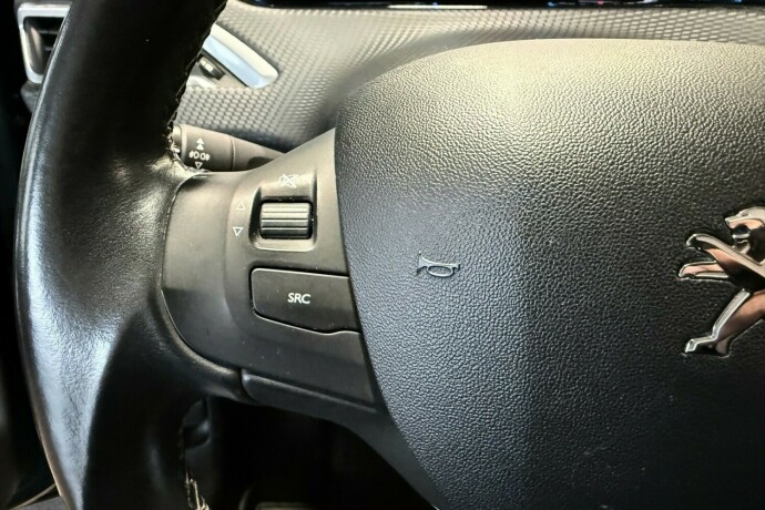 peugeot-2008-bensin-2017-big-24