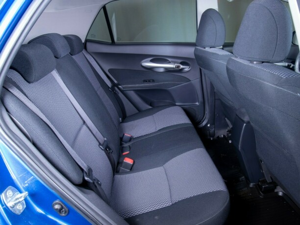 toyota-auris-bensin-2010-big-40