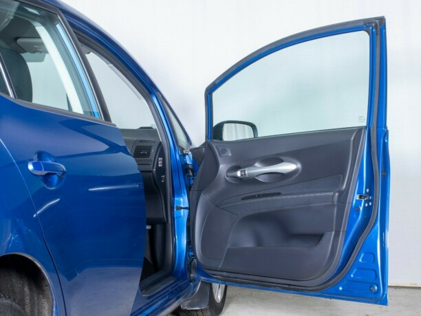 toyota-auris-bensin-2010-big-13