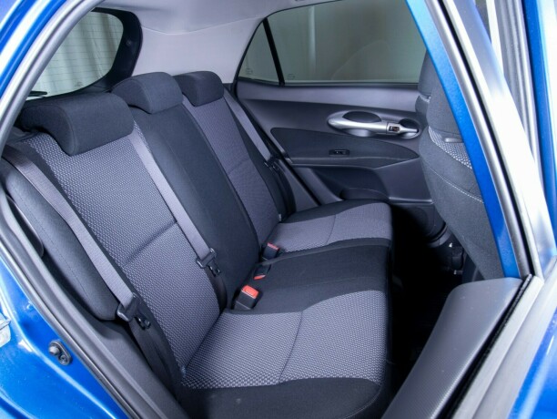 toyota-auris-bensin-2010-big-39